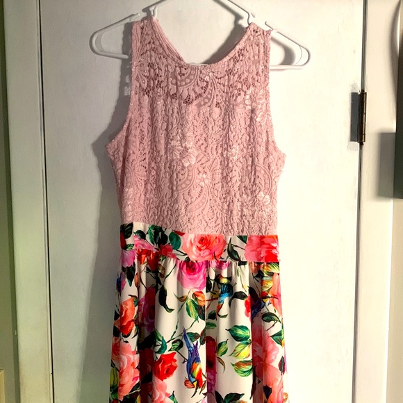 Beautiful size M New York and Company mid length dress - Picture 1 of 3